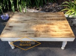 Farmhouse Style Pallet Coffee Table