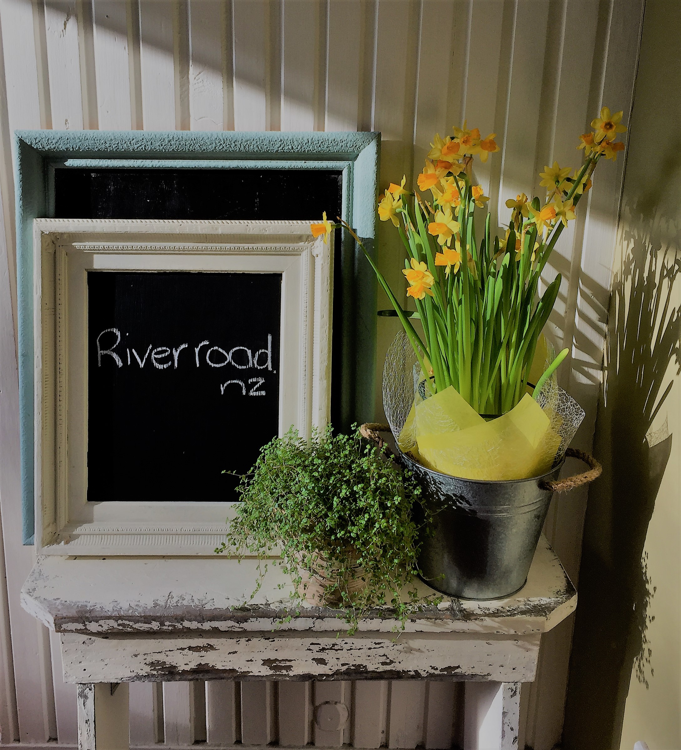 DIY painted chalkboard from old picture frames…